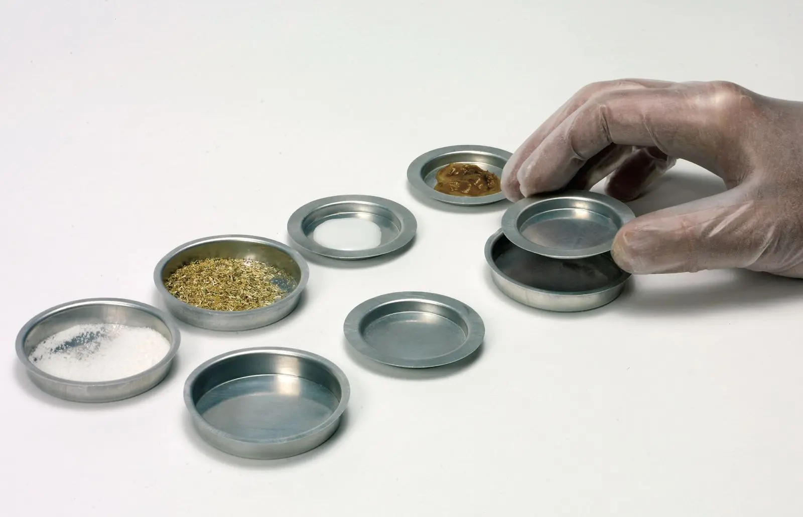 Image of Cubetas de aluminio extendido.